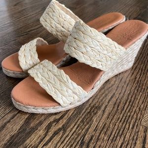NEVER WORN Andre Assous sandals